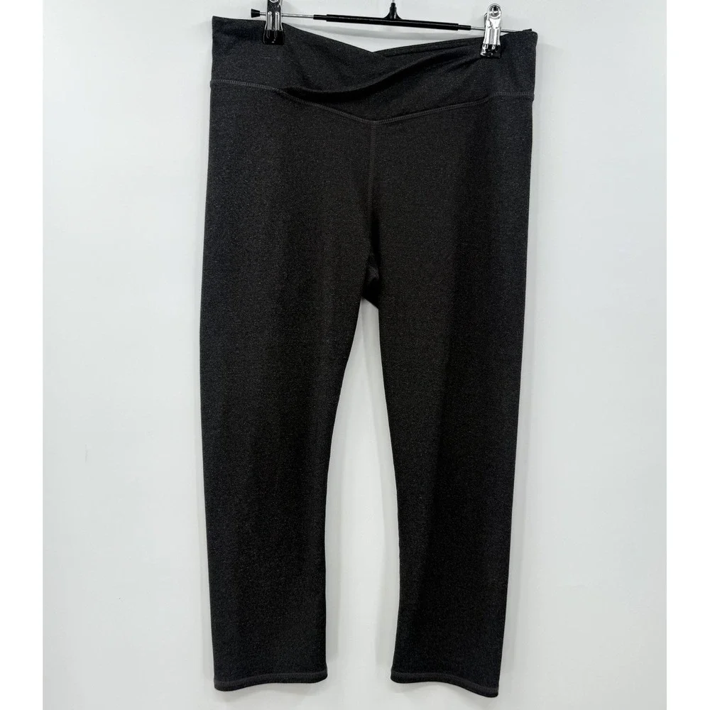 Fabletics Crop Capri Leggings Athletic Women's Size M Grey